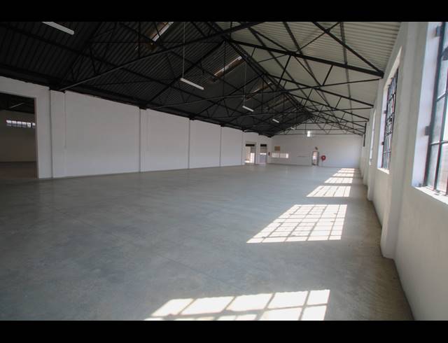 1,683M² FACTORY FOR SALE IN SEBENZA